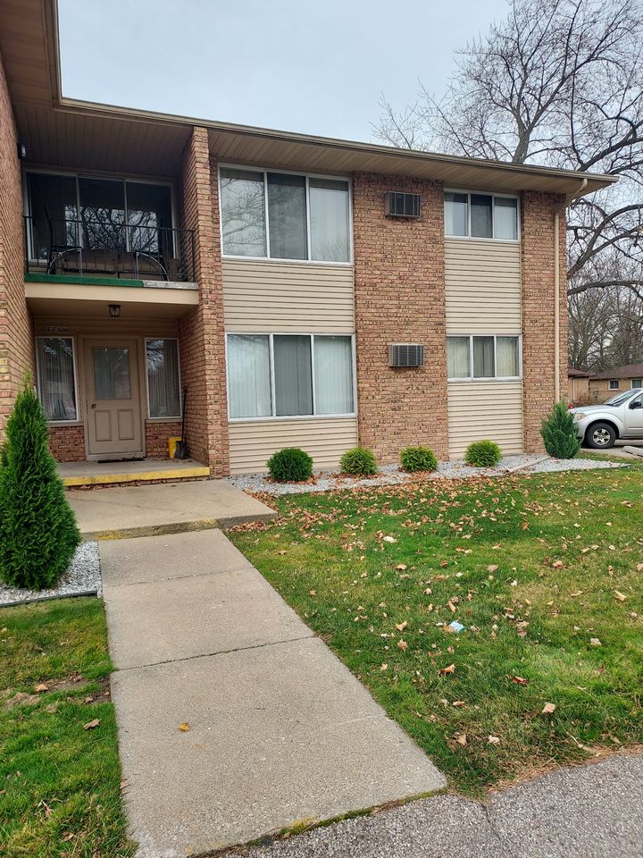 Weiss Street - 3132-C